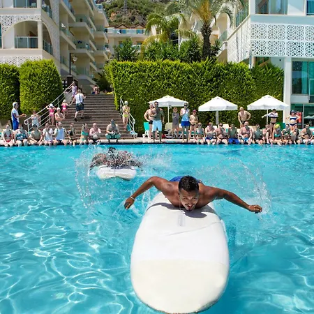 فندق غراند رينغ بيلديبي