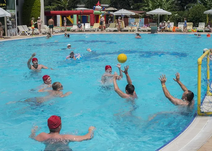 فندق غراند رينغ بيلديبي