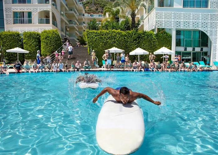 فندق غراند رينغ بيلديبي